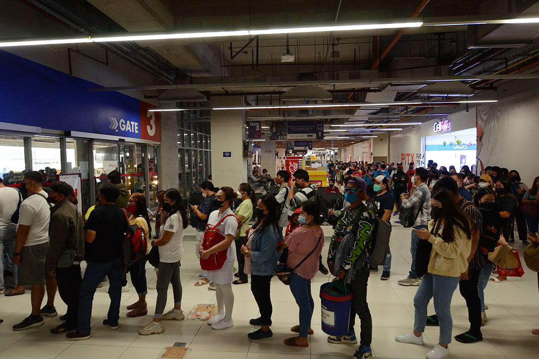 PITX-crowd-20220411-MMDA