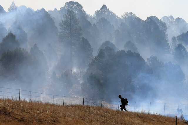 US-wildfire-firefighter
