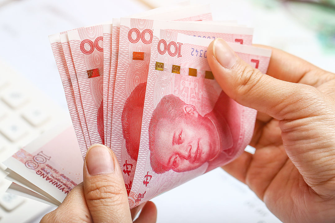 woman-hand-counting-money-rmb