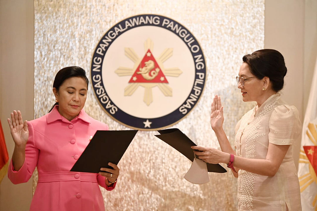 Hontiveros-Risa-oathtaking