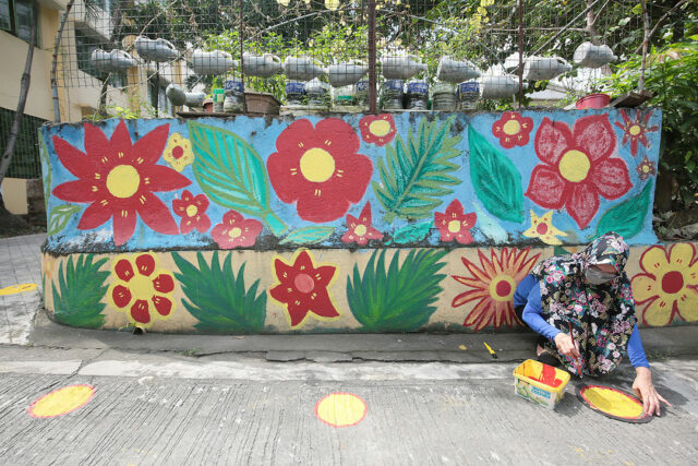 Mural-worker