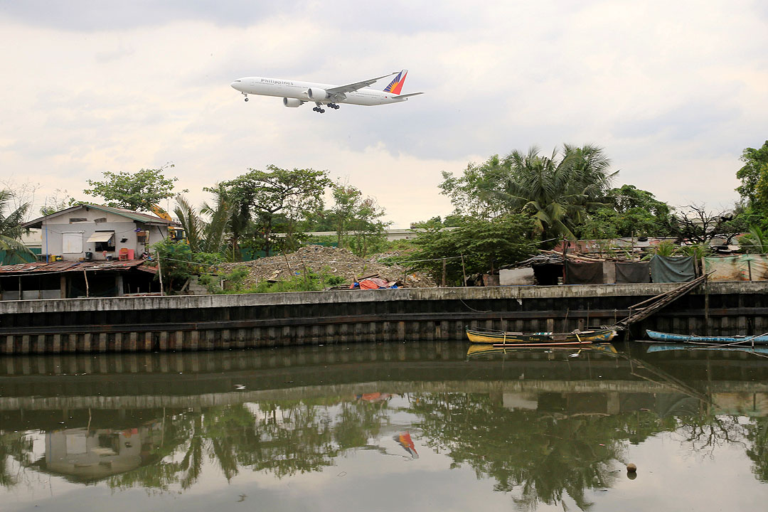 Philippine Airlines-slum-area