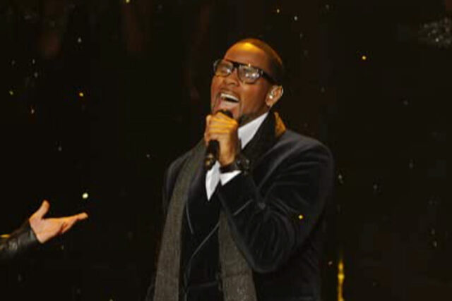 R.-Kelly-in-The-X-Factor-2011-1