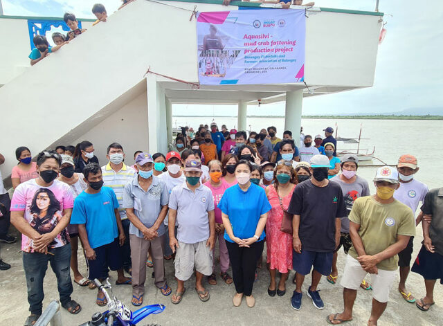 Robredo-Leni-fishingcommunity-OVP-PHOTO-RELEASE