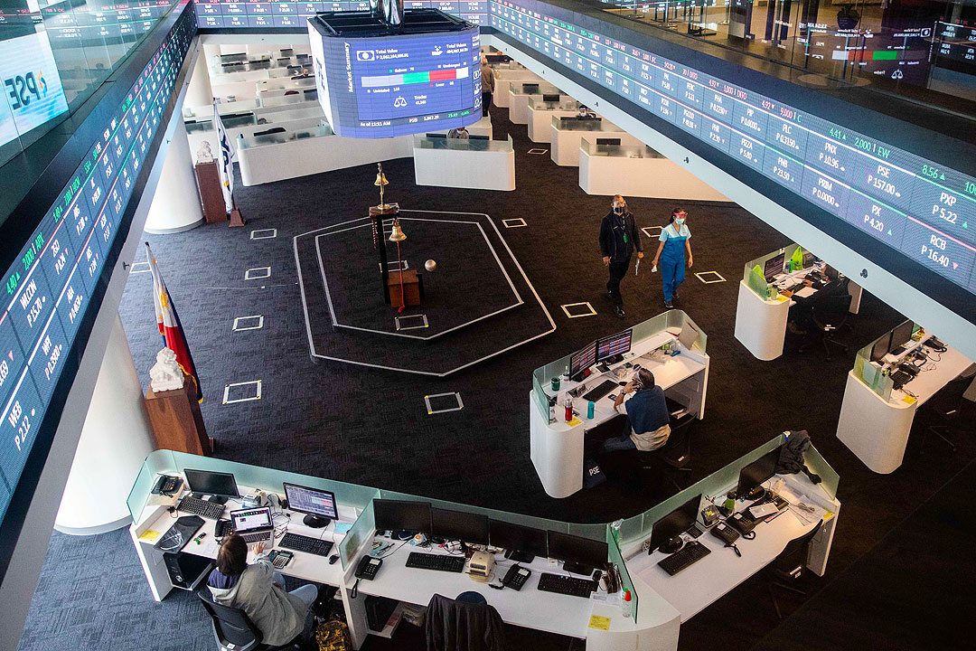 PSE-trading-floor-traders