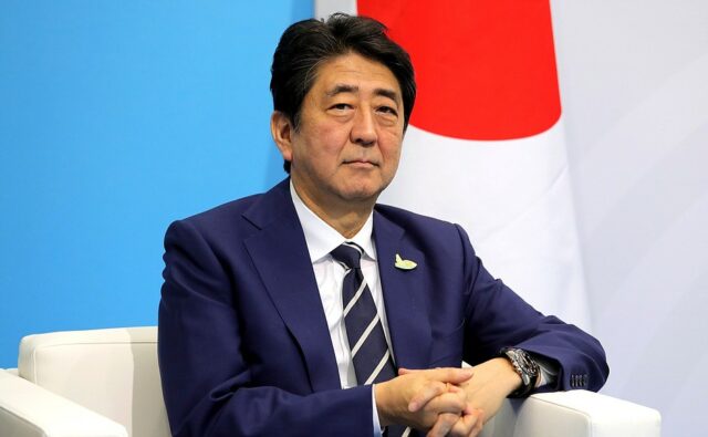 Shinzo_Abe_meeting_with_Putin Japonya eski başbakanı Abe, bariz bir şekilde vurulduktan sonra hastaneye kaldırıldı - NHK