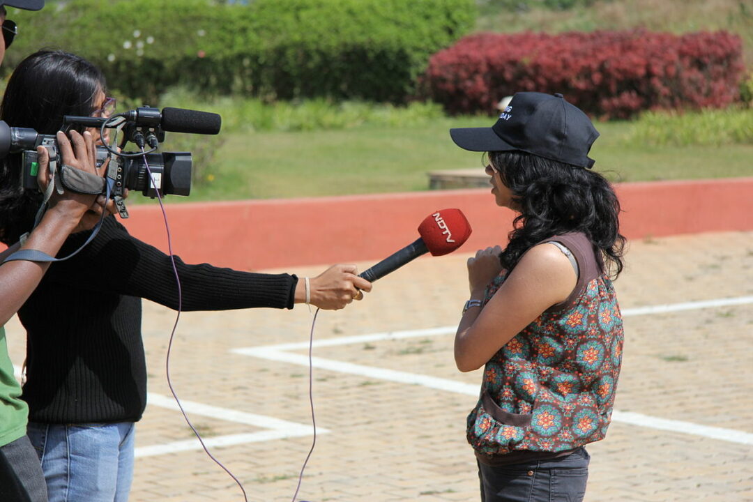 NDTV_conducting_an_interview_in_Bangalore_in_2011