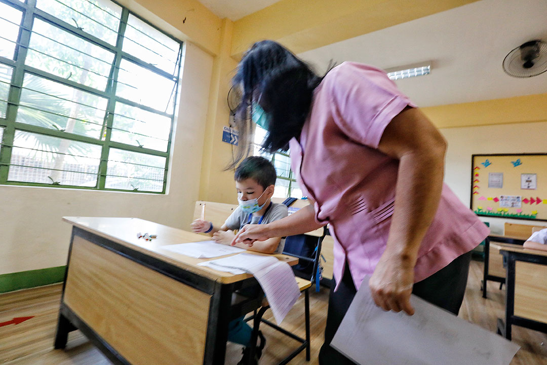 classroom-student-teacher