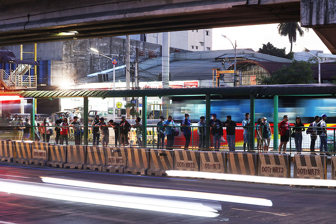 commuters-EDSA Bus Carousel