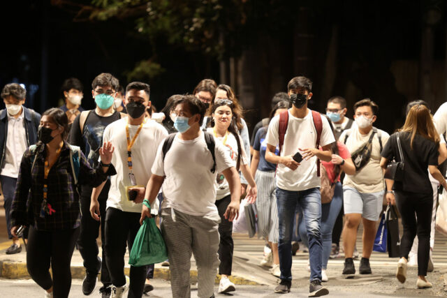 Commuters-face-masks