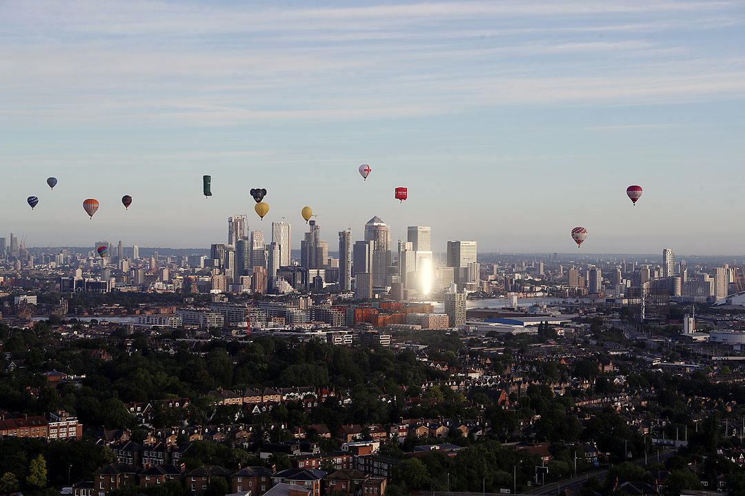 London, Britain-Hot air balloons