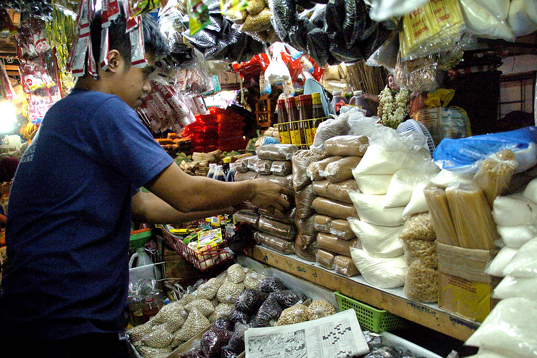 sari-sari-store-vendor