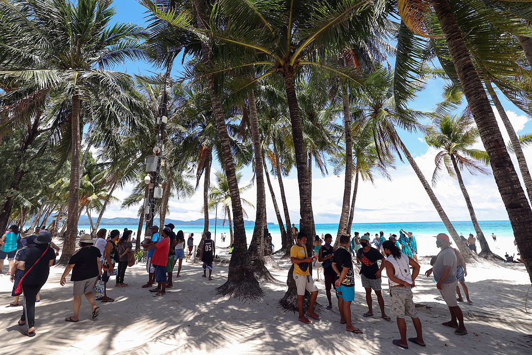 Boracay-Tourists