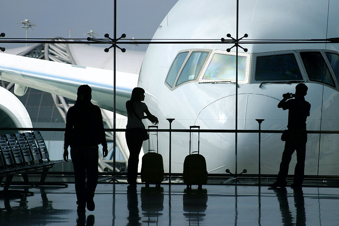 tuourist-airport-plane