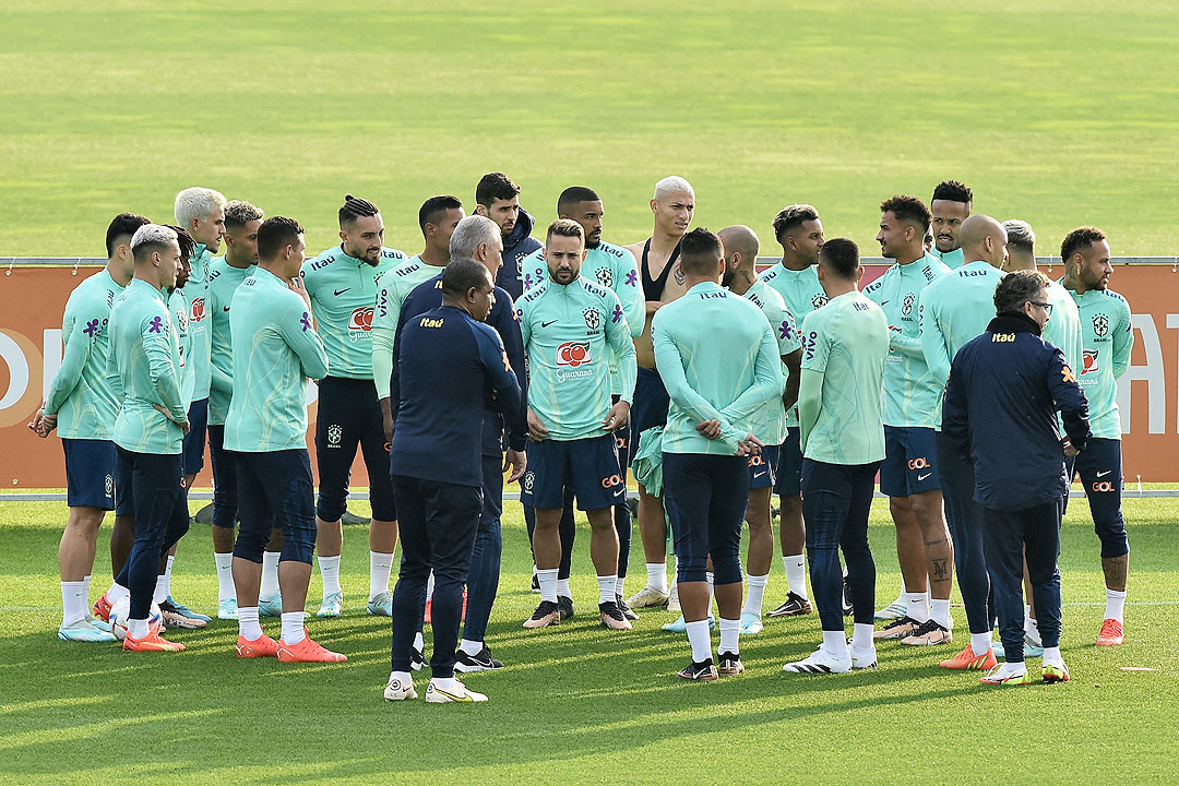 Brazil training---2022-11-15T141518Z_1146299320_UP1EIBF13LF3P_RTRMADP_3_SOCCER-WORLDCUP-BRA