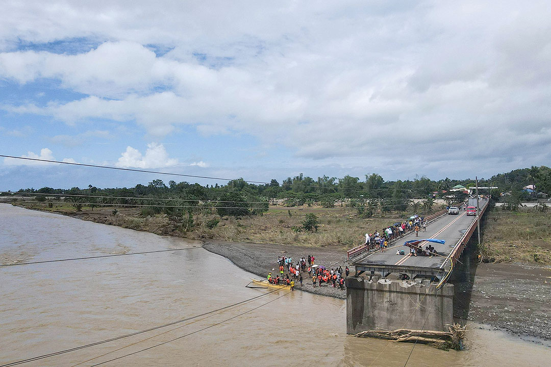 Broken-bridge-ANTIQUE-PROVINCIAL-GOVT