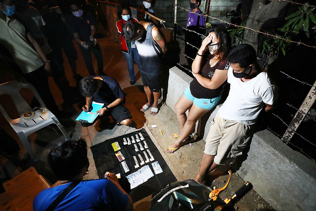 police drug raid-3