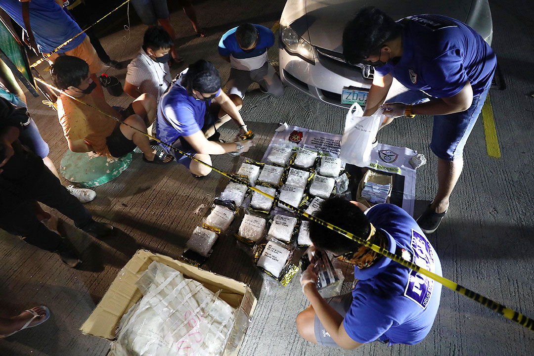 police drug raid-5