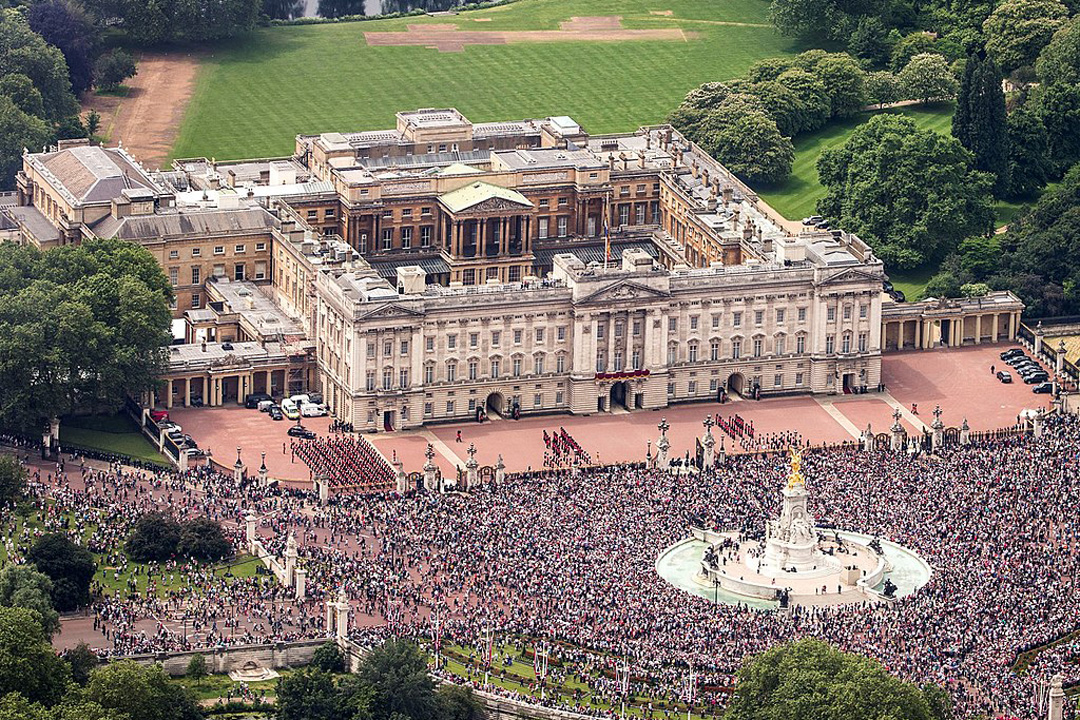 Buckingham_Palace_aerial_view_2016