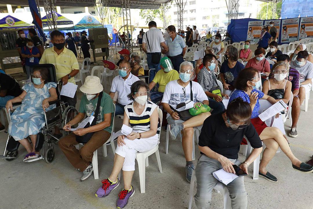 Seniors-vax-Mandaluyong-PHILSTAR-MICHAEL-VARCAS
