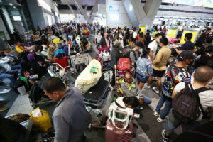 NAIA-airport-passengers-3-300x200.jpg