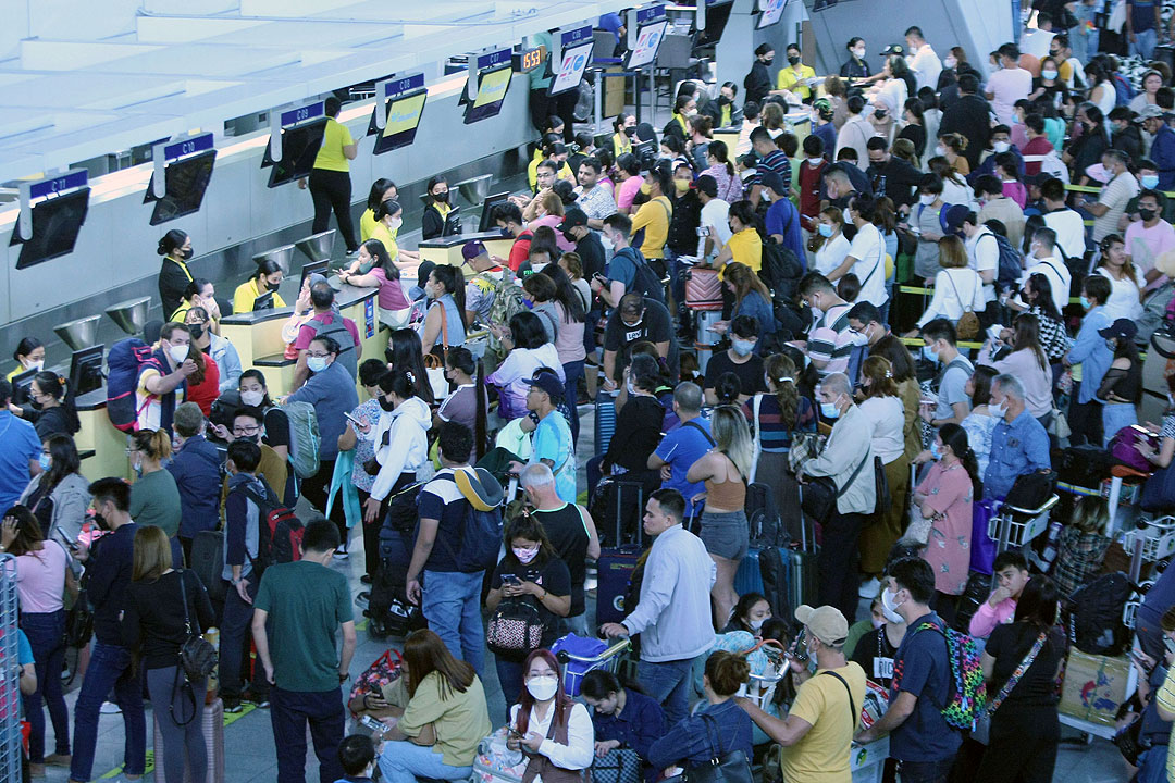 NAIA-airport-passengers