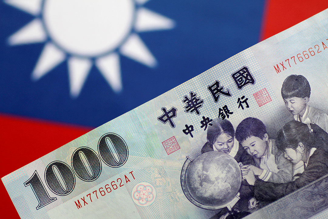 Taiwan To Give Cash Payouts To Citizens In New Year Blessing 10-new-dollars-taiwan-s-retrocession-taiwan-numista