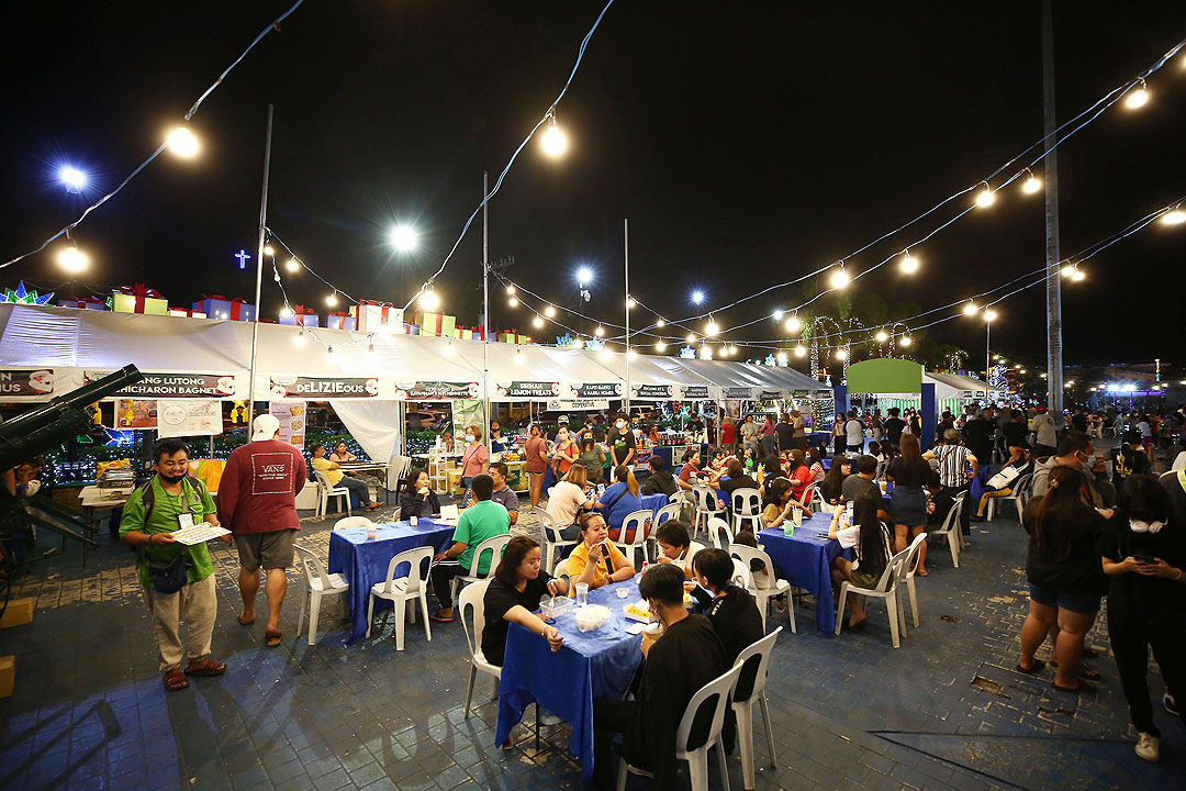 food market-crowd
