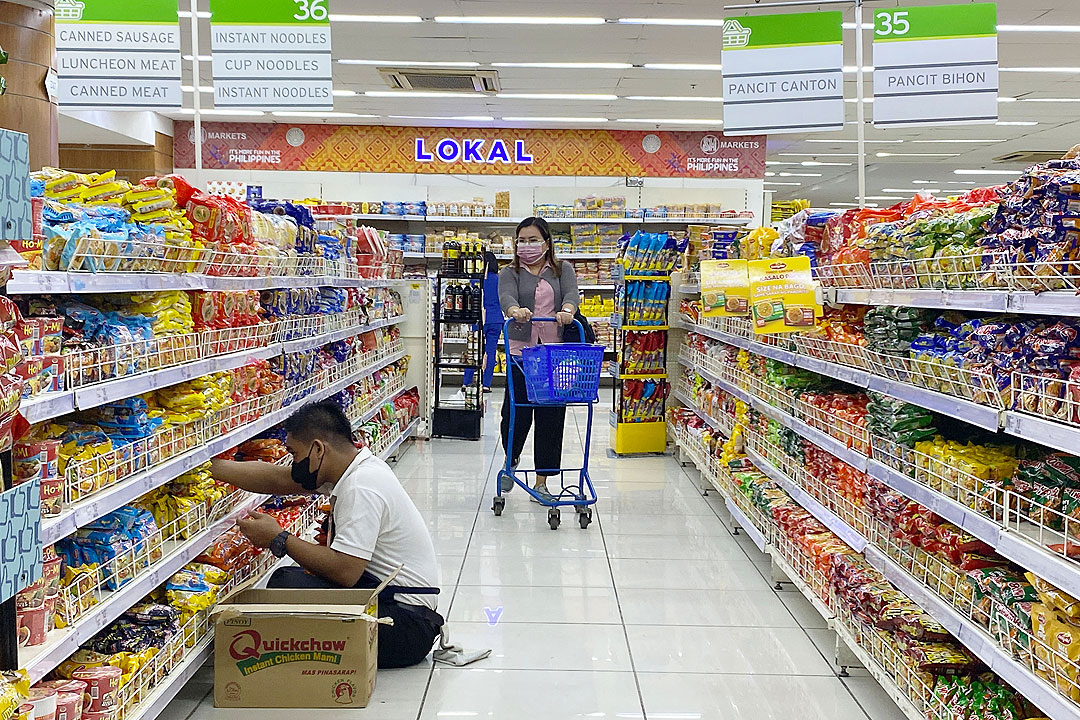 grocery-supermarket-shopper