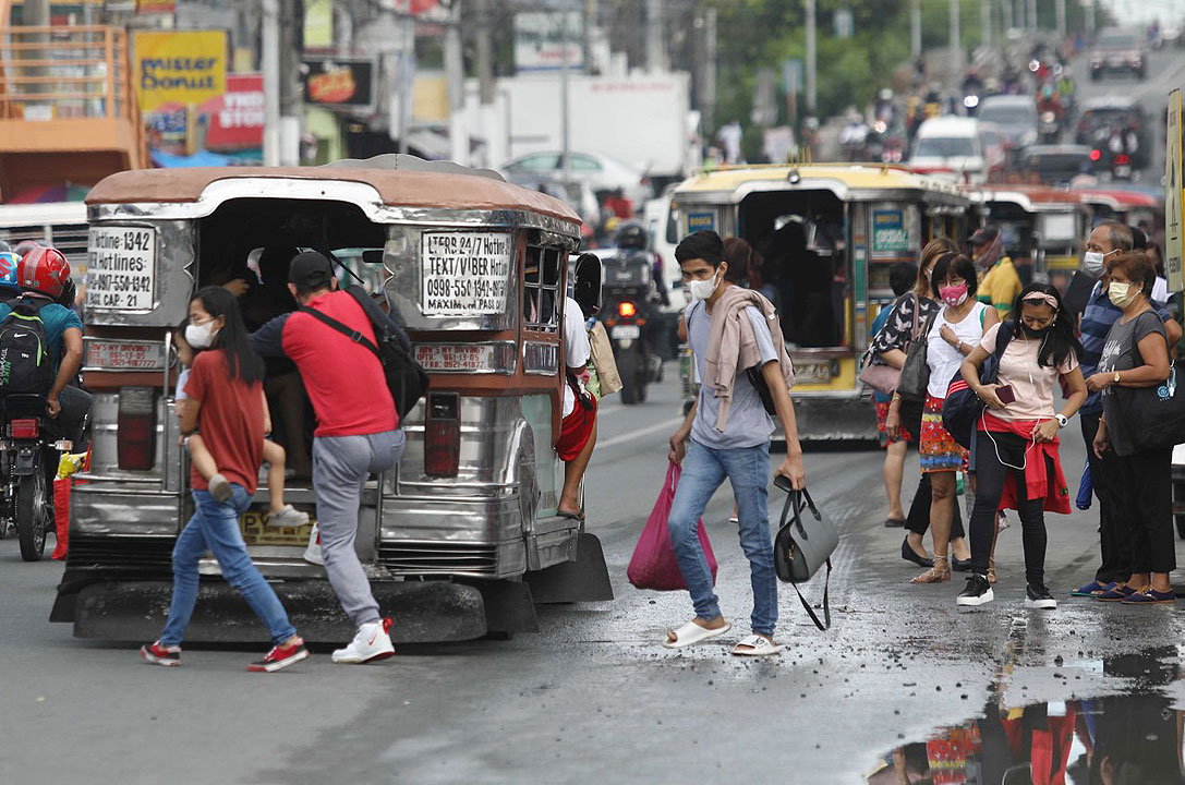 Jeepney-commuters-SanPedrolaguna-PHILSTAR-RUSSEL-PALMA