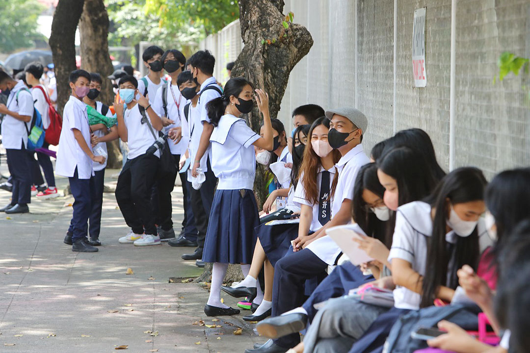highschool-students-PHILSTAR-WALTER-BOLLOZOS