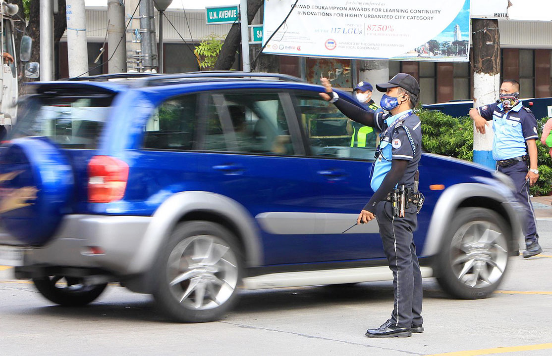 traffic-enforcer-PHILSTAR-EDD-GUMBAN