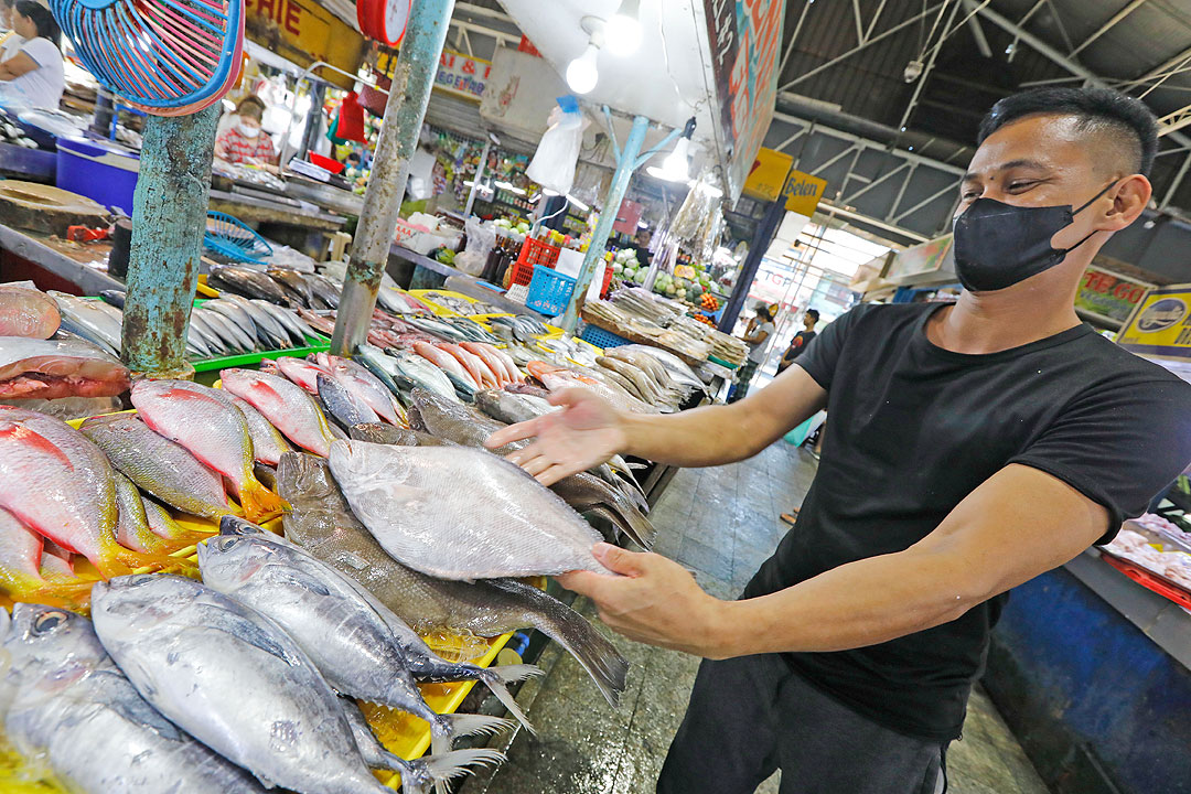 Fish-market-vendor