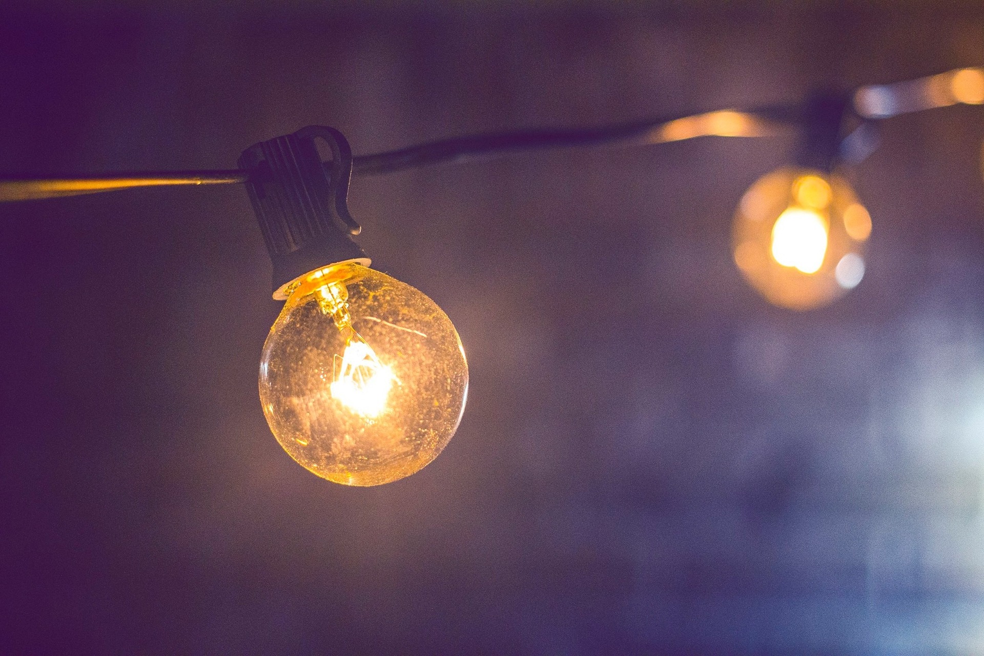 light-bulb-1867166_1920.jpg