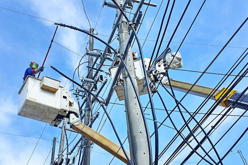 linemen-electric-post