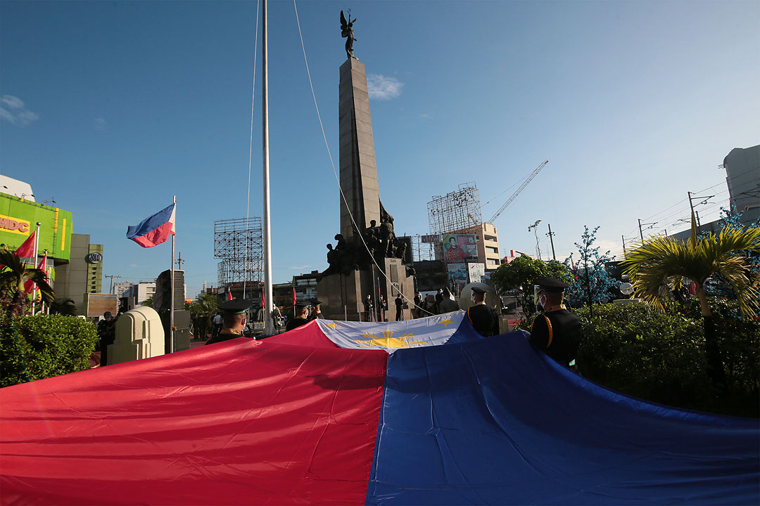 Bonifacio in Monumento-PHL flag