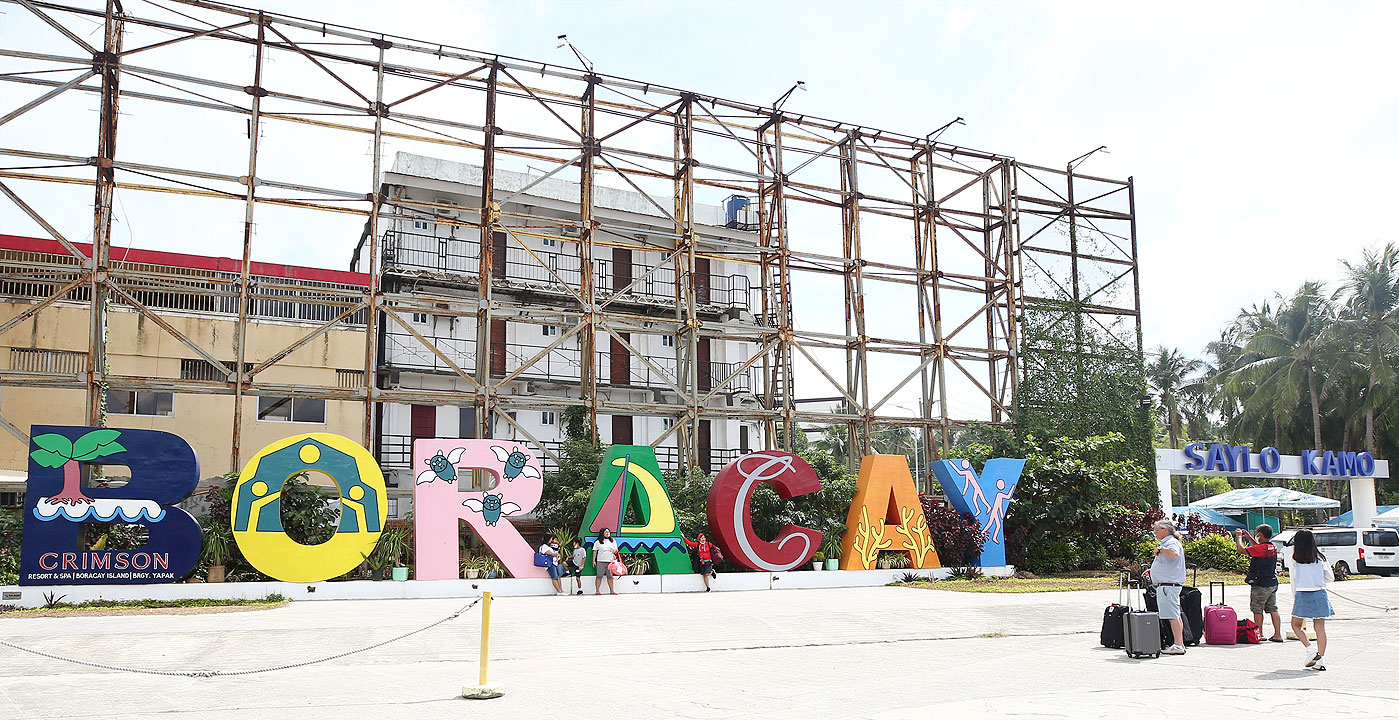 Boracay-tourists