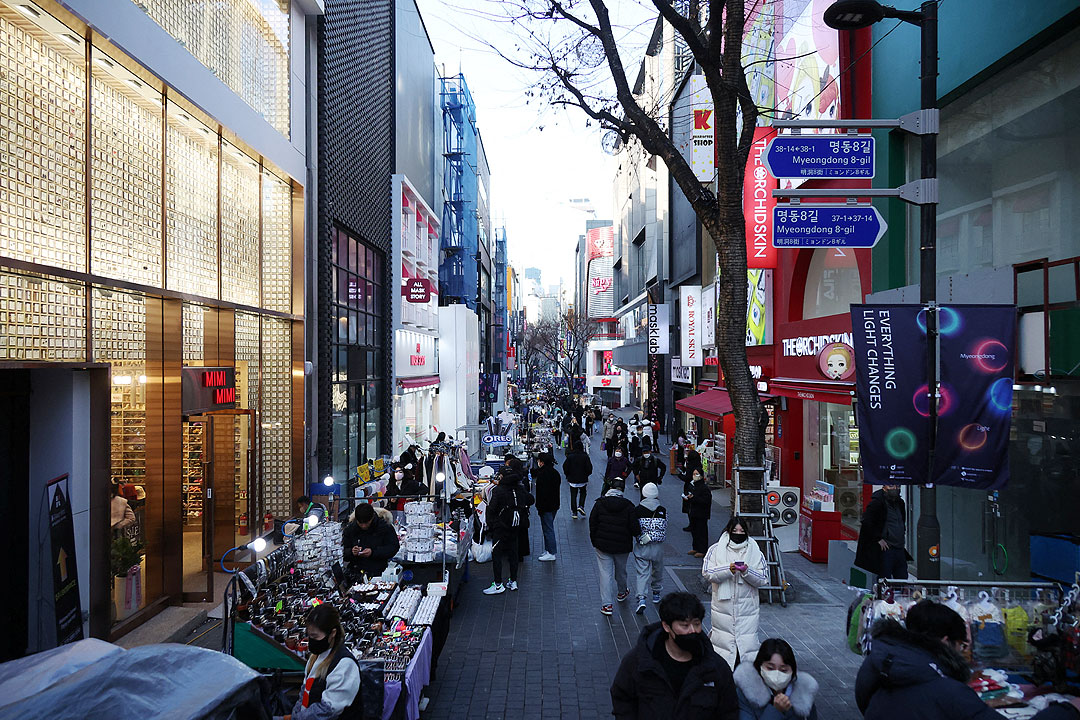 South Korea-Myeongdong shopping district-shoppers