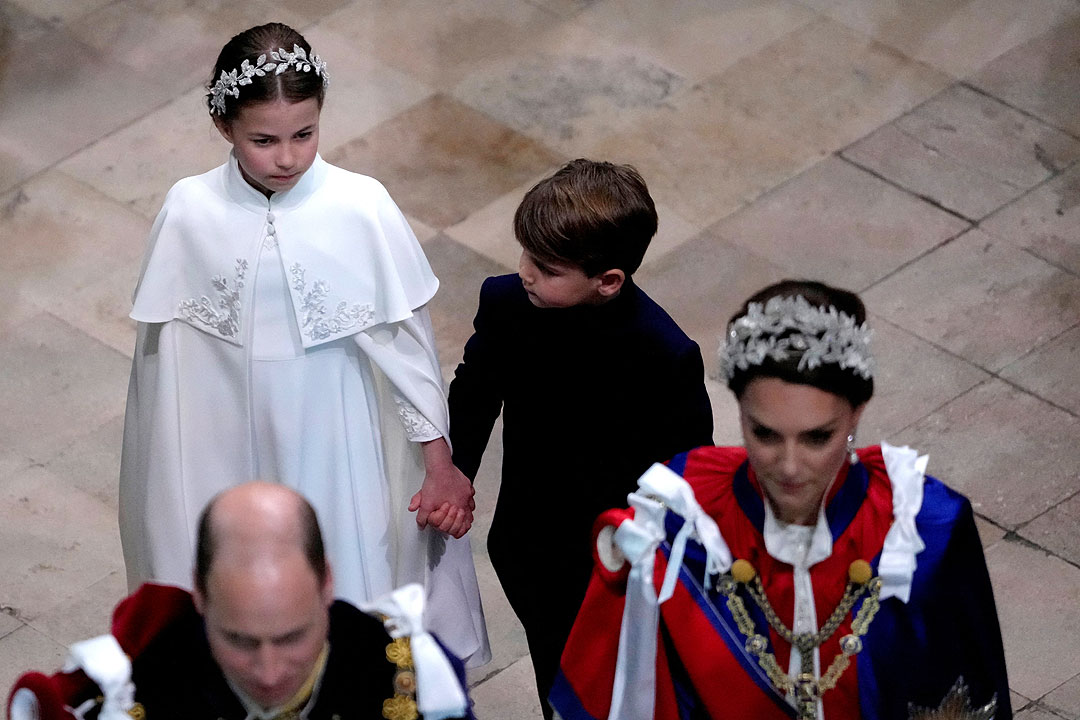 King Charles coronation regalia: What are the robes, Supertunica, sword belt  and gauntlet?