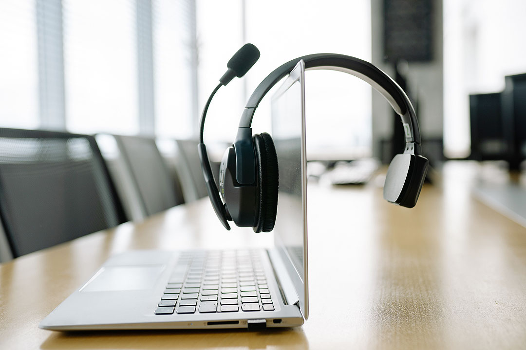 laptop-headset