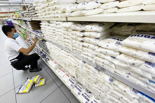 sugar-grocery-worker