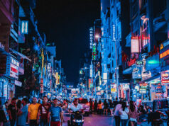 Foreign arrivals to Vietnam hit record high despite pollution, floods