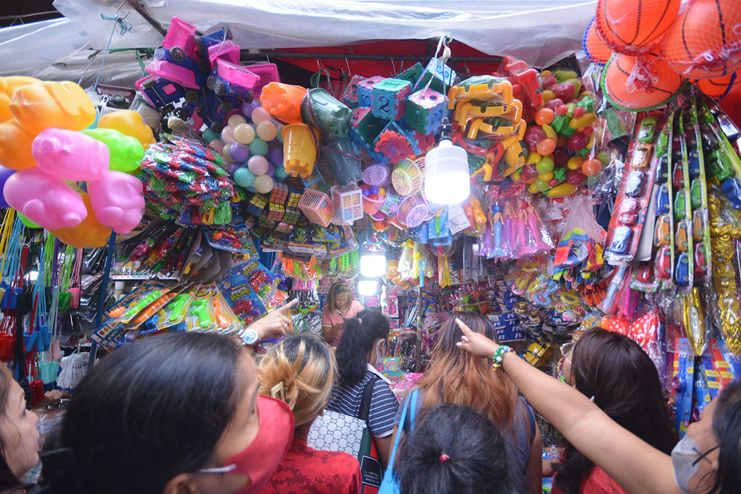 public market-shoppers