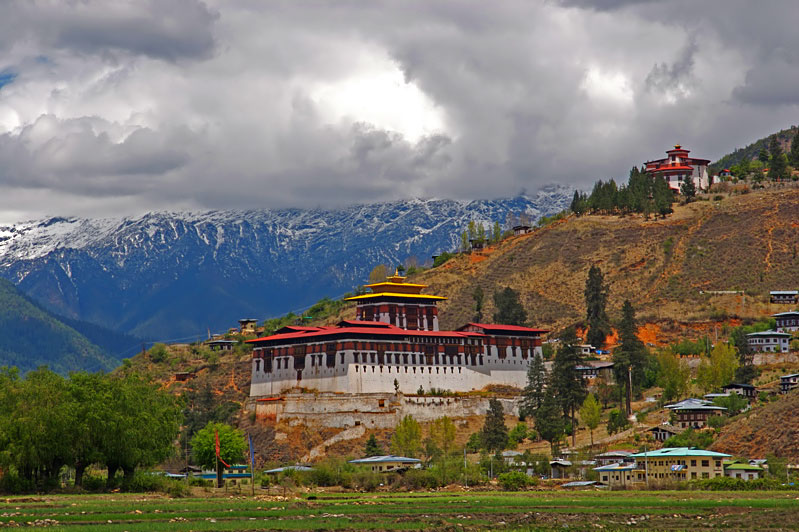 Cloud-hidden,_whereabouts_unknown_(Paro,_Bhutan)