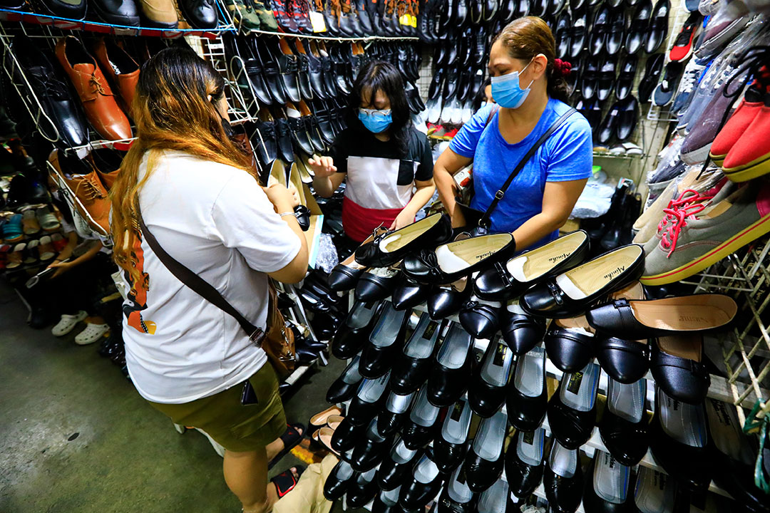 shoes shop-shopper