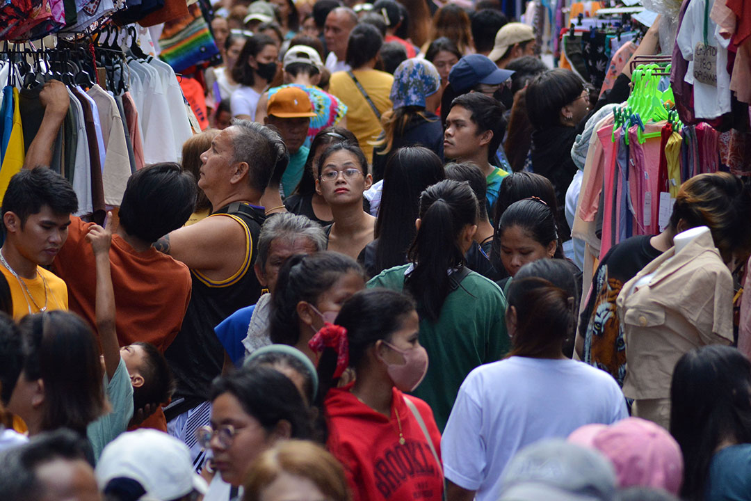 shoppers-public market