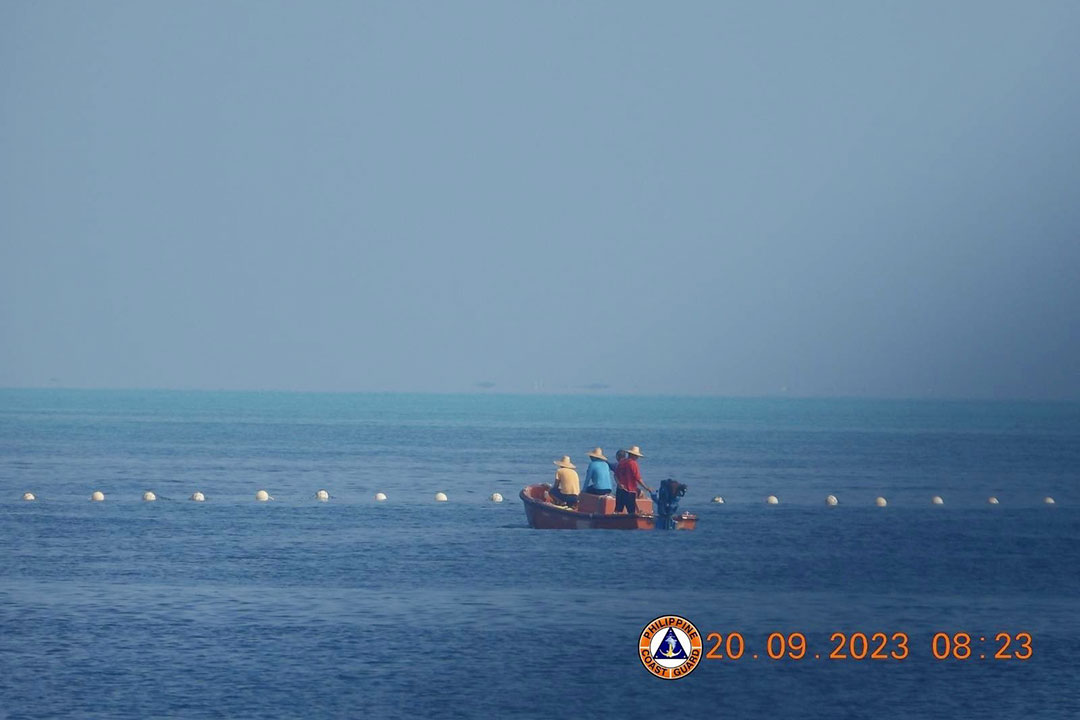 PCG-Bajo de Masinloc floating barrier