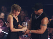 Taylor Swift racks up trophies at MTV’s Video Music Awards