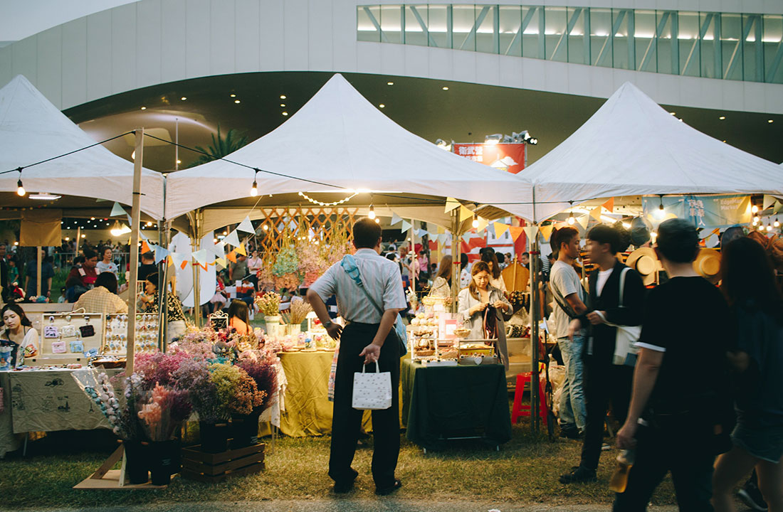 market-bazzar-shoppers
