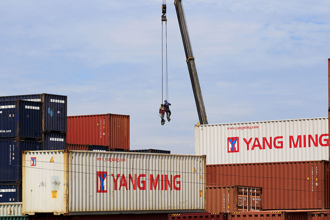 port container van-workers-wc